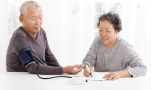 GÓC GẢI ĐÁP: Huyết áp người già bao nhiêu là bình thường?