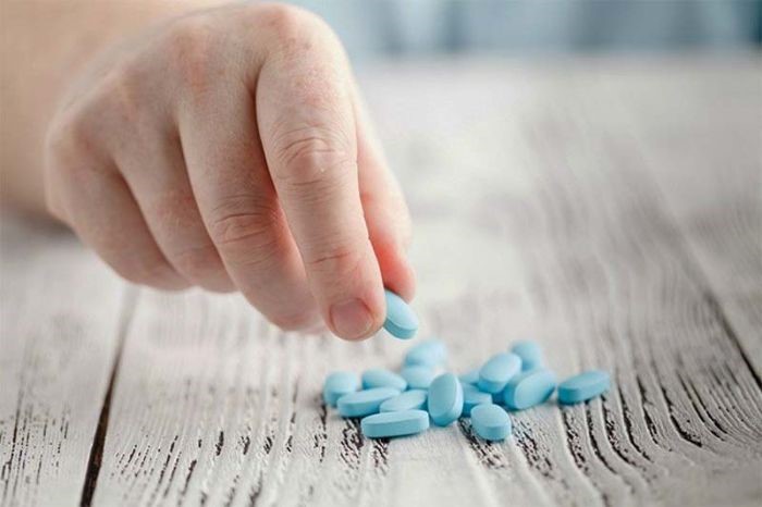 Ibuprofen là thuốc đau đầu được đánh giá an toàn cho mẹ và bé nhưng cần được kê đơn bởi bác sĩ